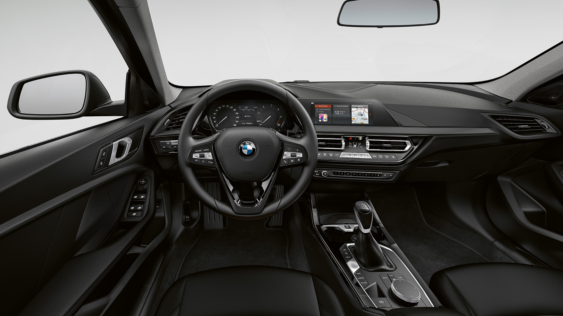 Leather steering wheel. BMW 1 Series Model Advantage, cockpit with leather steering wheel.