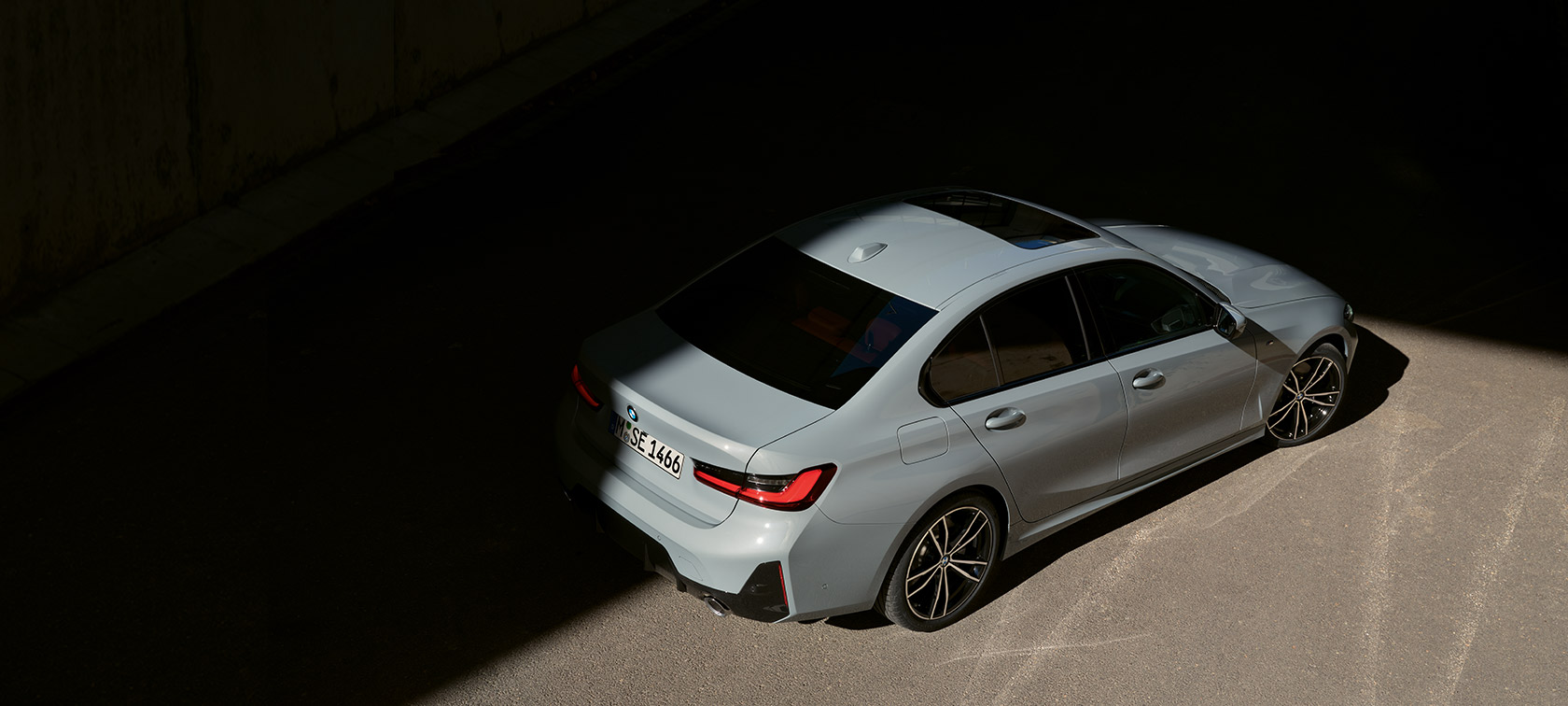 BMW 3 Series Saloon LCI G20 Brookly Grey three-quarter rear view standing bird’s-eye view BMW 3 Series Saloon LCI G20 three-quarter rear view standing bird’s-eye view