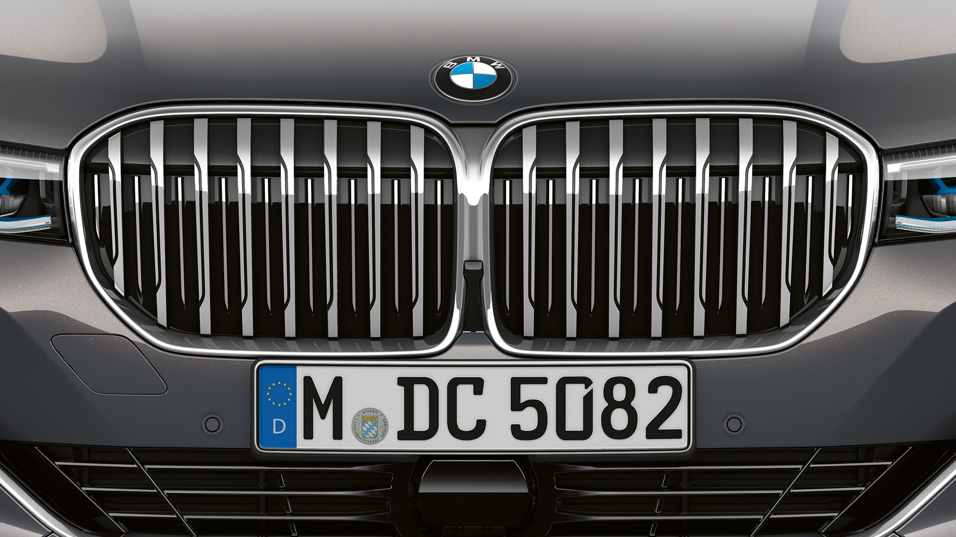 BMW 7 Series Sedan with Exterior Design Pure Excellence, gear selector BMW 7 Series Sedan with Exterior Design Pure Excellence: Close-up of the BMW kidney grille