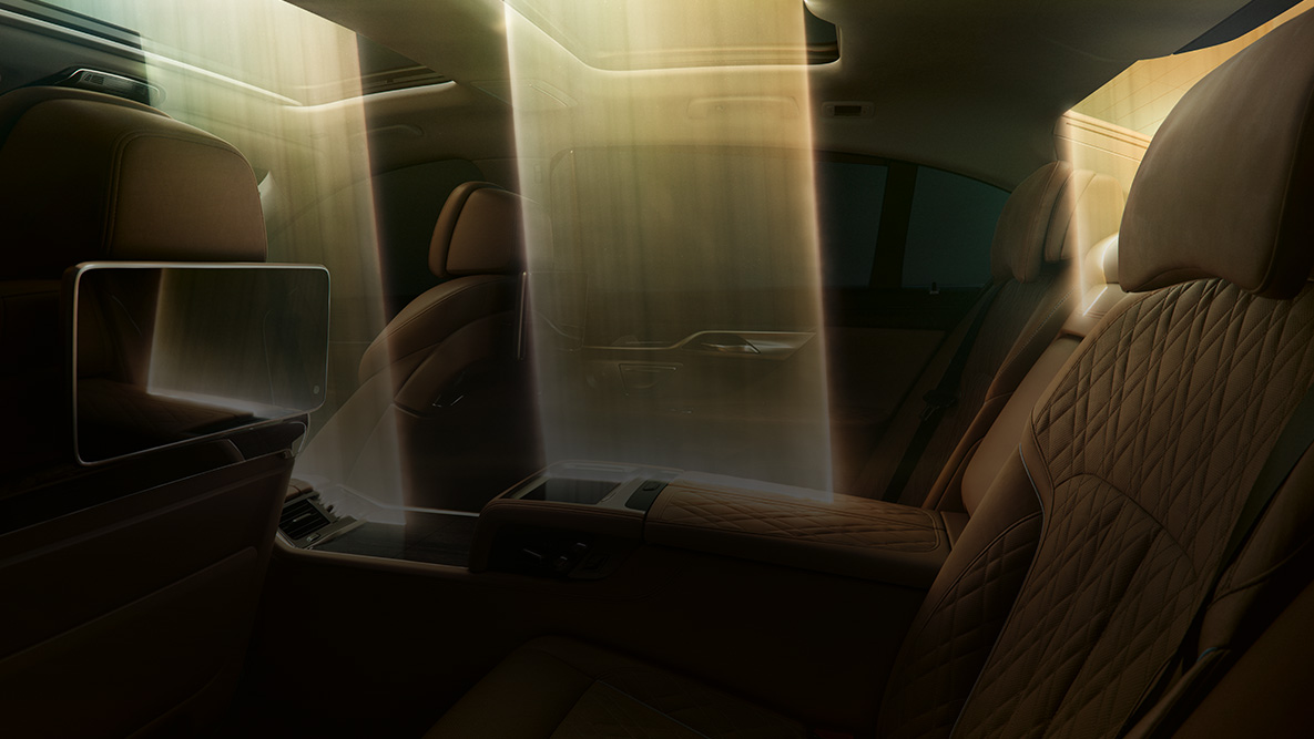 BMW 7 Series Sedan interior BMW 7 Series Sedan interior: light incidence through Panorama glas roof