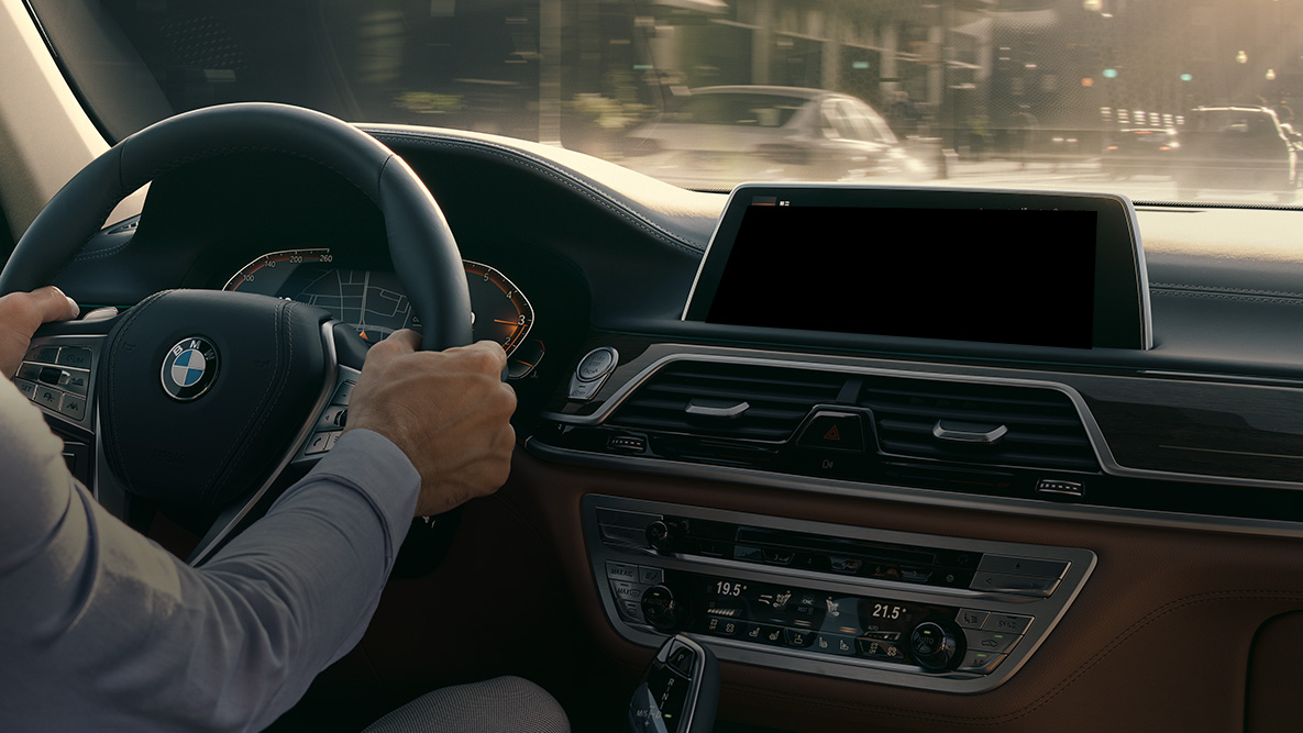 BMW Intelligent Personal Assistant BMW Intelligent Personal Assistant: man drives BMW, close-up of Live Cockpit Professional