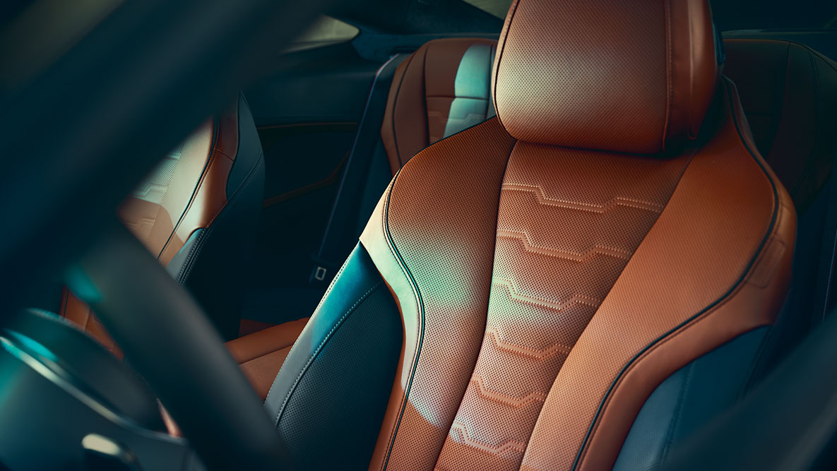 The BMW 8 Series Coupé Multi-functional seat. Close-up of the BMW 8 Series Coupé multi-functional seat in 'Merino' leather.