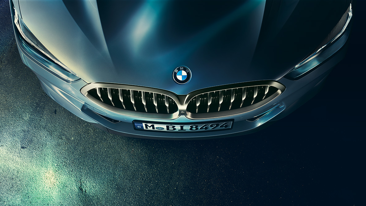 BMW 8 Series Coupé, engine bonnet. Close-up of the engine bonnet of the BMW 8 Series Coupé from a bird’s-eye perspective.