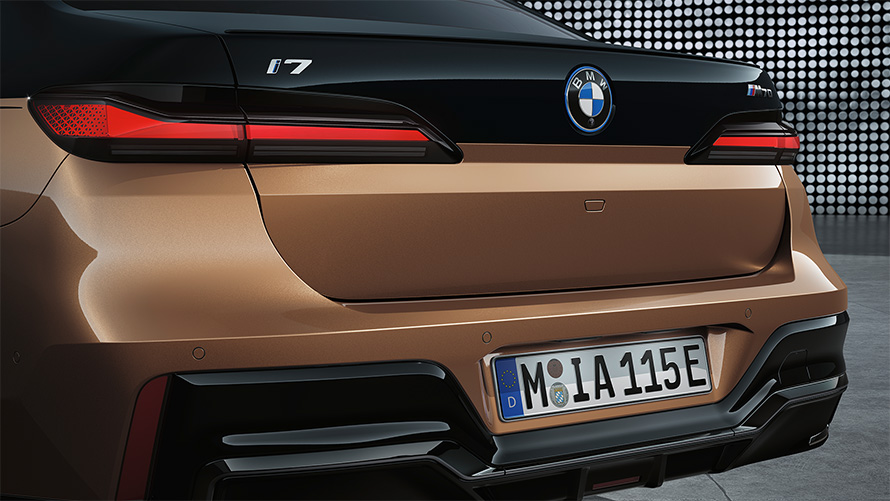 BMW i7 M70 xDrive Sedan G70 M rear spoiler