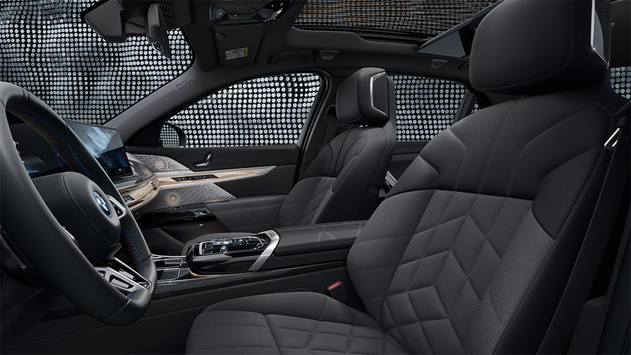 BMW i7 M70 xDrive Sedan G70 Multifunction seats for driver and front passenger