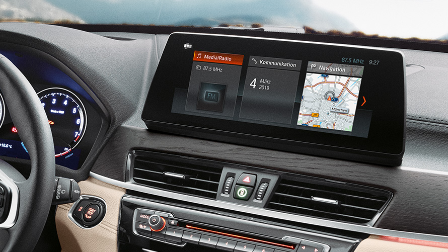 BMW X1 10,25" Control display. BMW X1 interior, view of the 10,25" Control display with touch screen.
