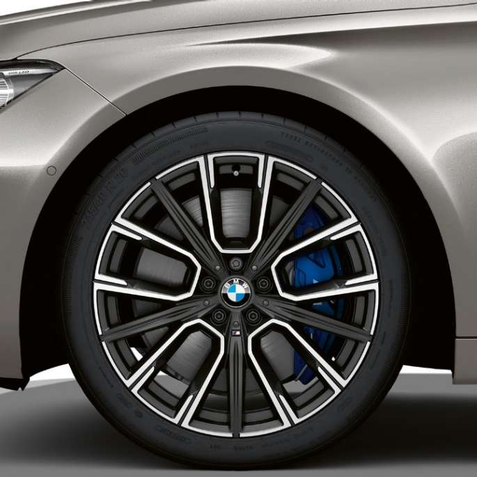 BMW 7 Series Sedan M Sport package: Close-up of the wheels