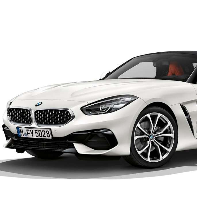 BMW Z4 Roadster Model Sport Line, three quarter front shot