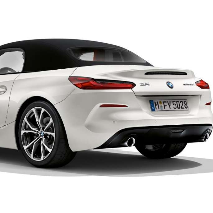 BMW Z4 Roadster Model Sport Linel, three quarter front shot